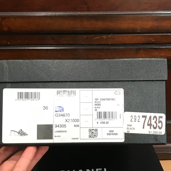 NIB CHANEL CC TURN LOCK LAMB SKIN MULE. - Picture 13 of 13